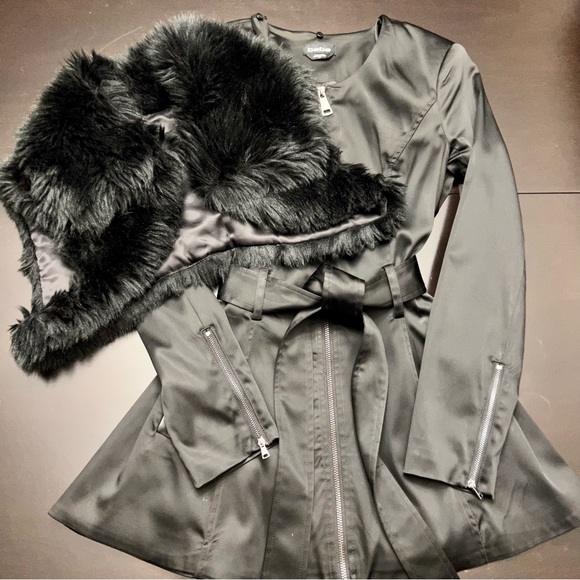 Black trench coat with faux fur shrug collar - Picture 2 of 16